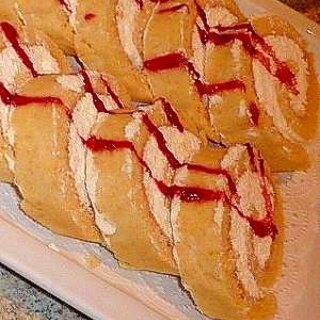 フライパン発！簡単、手軽なイチゴ風味のロールケーキ